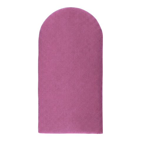 Das Wandpaneel abgerundet Leinen von KraftKids ist rechteckig mit abgerundetem Top, bezogen mit solidem pinken Leinen - weich, texturiert und im minimalistischen Design vor weißem Hintergrund.