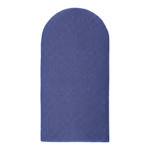 Das KraftKids Wandpaneel abgerundet Leinen ist ein schlichtes, dunkelblaues Paneel mit einer abgerundeten Oberseite und einer rechteckigen Unterseite aus Leinenstoff - ideal für Küchen, die minimalistisches Design bevorzugen.