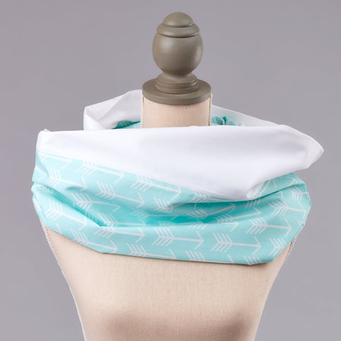 Frecce bianche per allattamento su fondo bianco menta