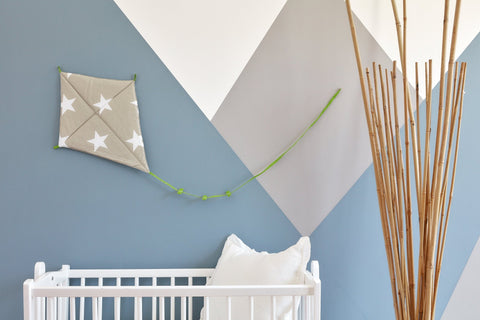 Drago dell'aria grandi stelle bianche su beige