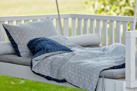 Set biancheria da letto in mussola blu scuro ancora, in mussola grigia ancora