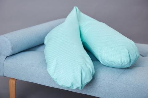 Cuscino per allattamento di qualità con pois bianchi su menta