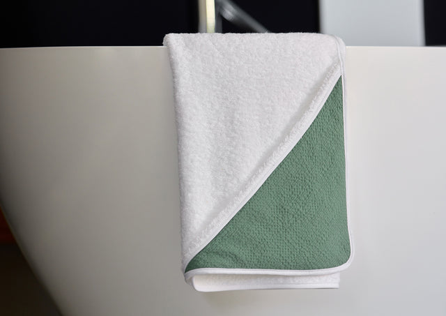 Asciugamano con cappuccio in doppio crêpe verde giada
