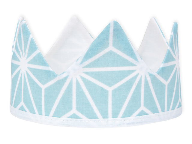 Corona in tessuto con diamanti bianchi su blu pastello