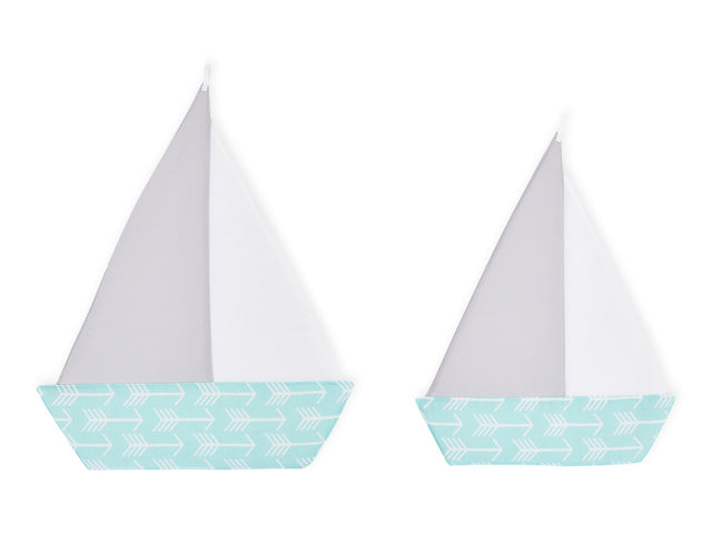 Frecce bianche della barca a vela su menta