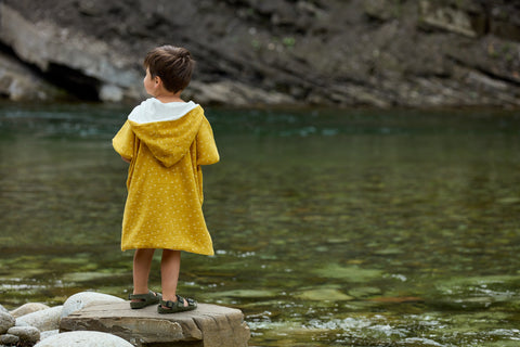 Poncho da bagno in mussola gialla con denti di leone