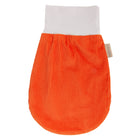 Der KraftKids Strampelsack Frühling Sommer Cord Breitcord in Reinorange ist ein orangefarbener, strukturierter, ovaler Babysack mit einer weißen, dehnbaren Öffnung und einem seitlichen Anhänger - ideal für kuschelige Nickerchen.