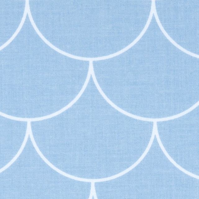 Semicerchi in tessuto bianco su blu pastello